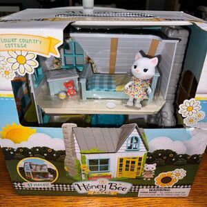 Honey Bee Acres 11" Tall Sunflower Cottage Doll Playset 17 Pieces